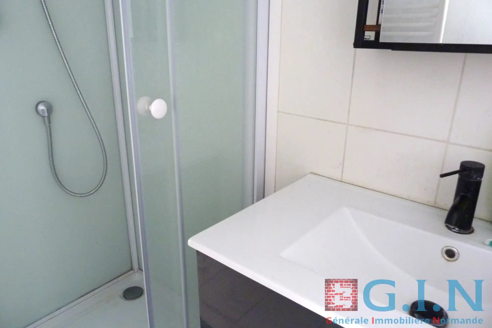 Maison à vendre à Rouen - 42m² rénovée avec dépendance et terrasse 