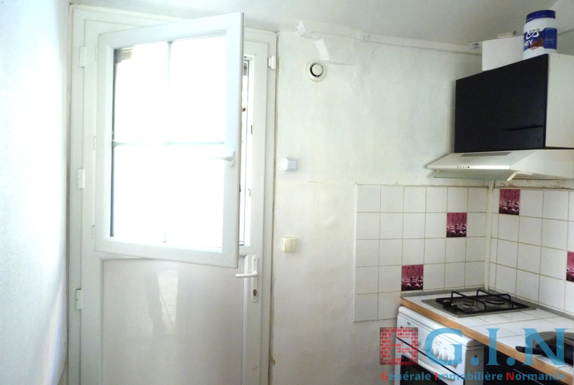 Maison à vendre à Rouen - 42m² rénovée avec dépendance et terrasse 