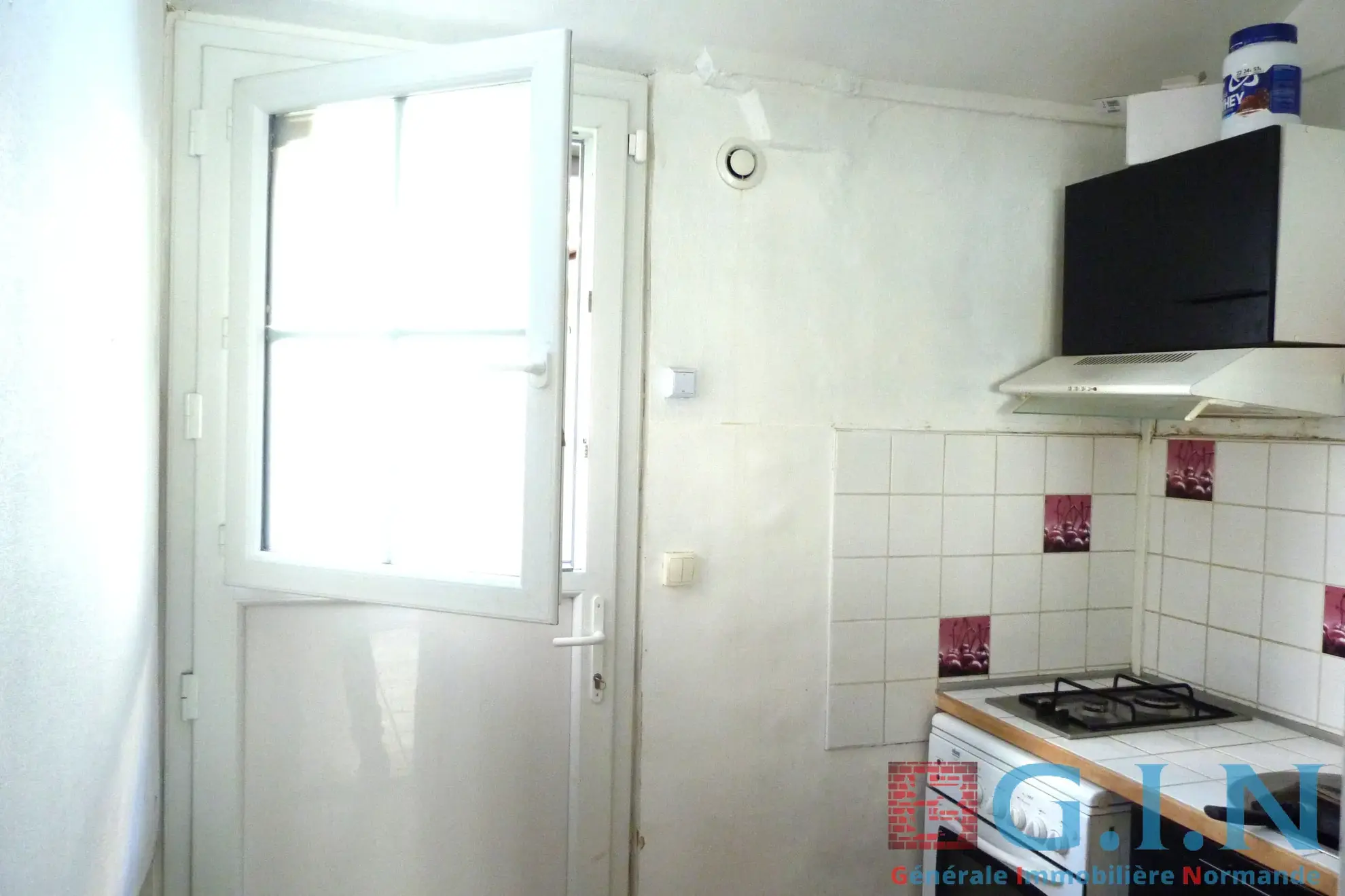Maison à vendre à Rouen - 42m² rénovée avec dépendance et terrasse 