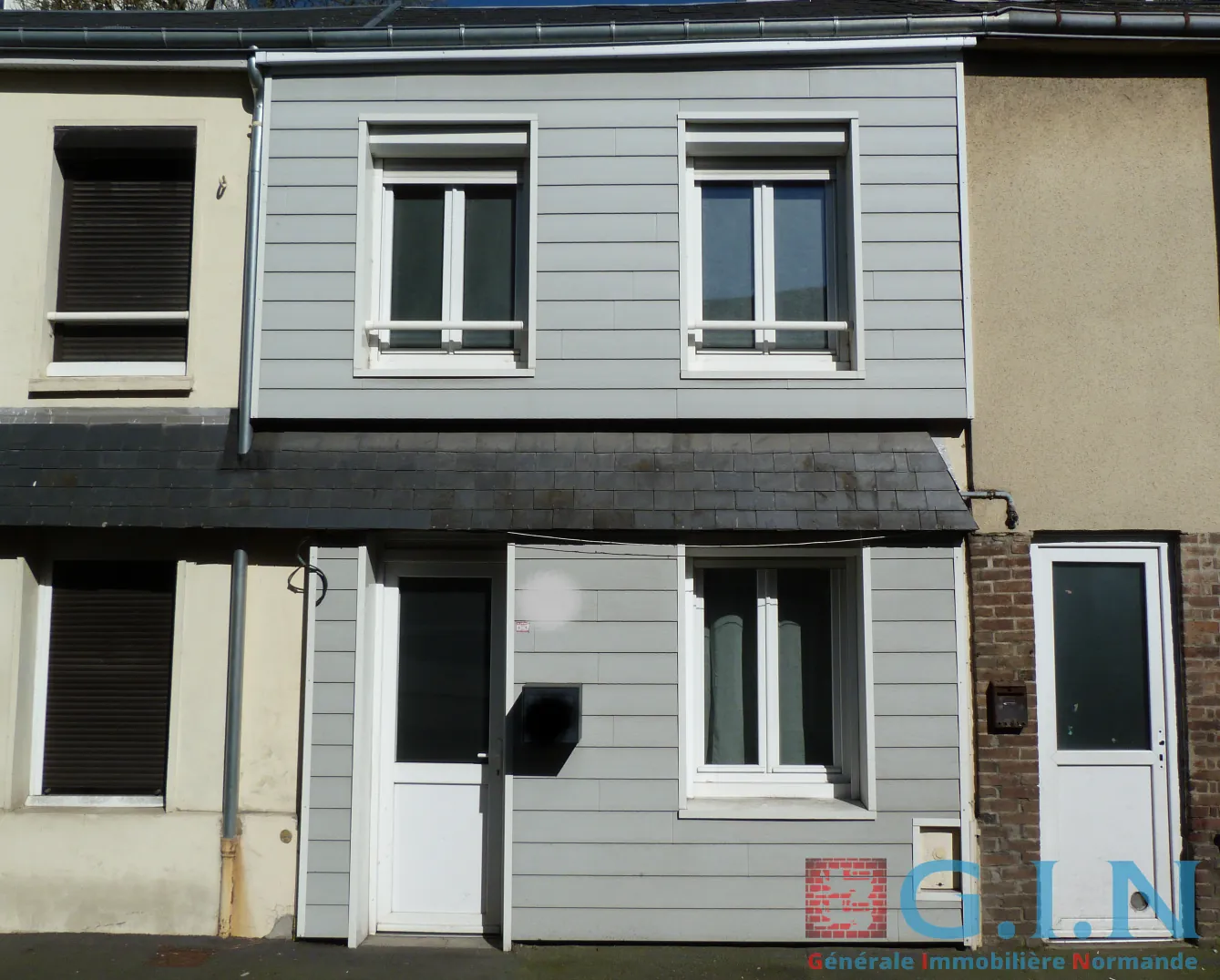 Maison à vendre à Rouen - 42m² rénovée avec dépendance et terrasse 