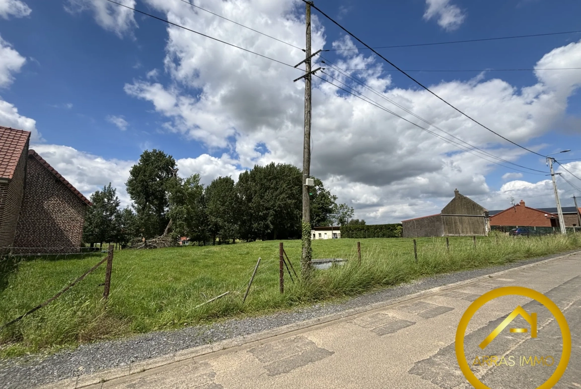 Terrain constructible de 3 094 m² à Hénin-sur-Cojeul, proche d'Arras 
