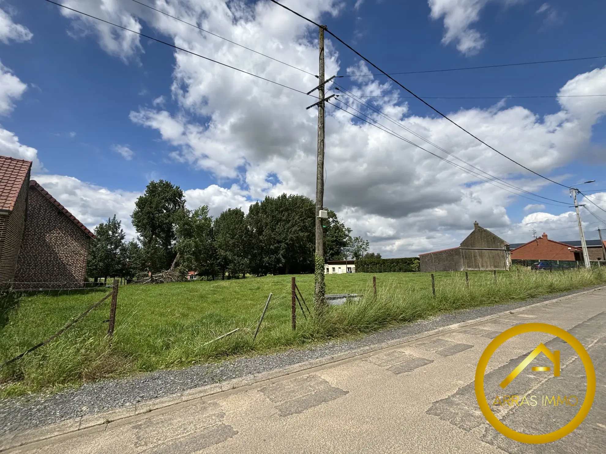 Terrain constructible de 3 094 m² à Hénin-sur-Cojeul, proche d'Arras 