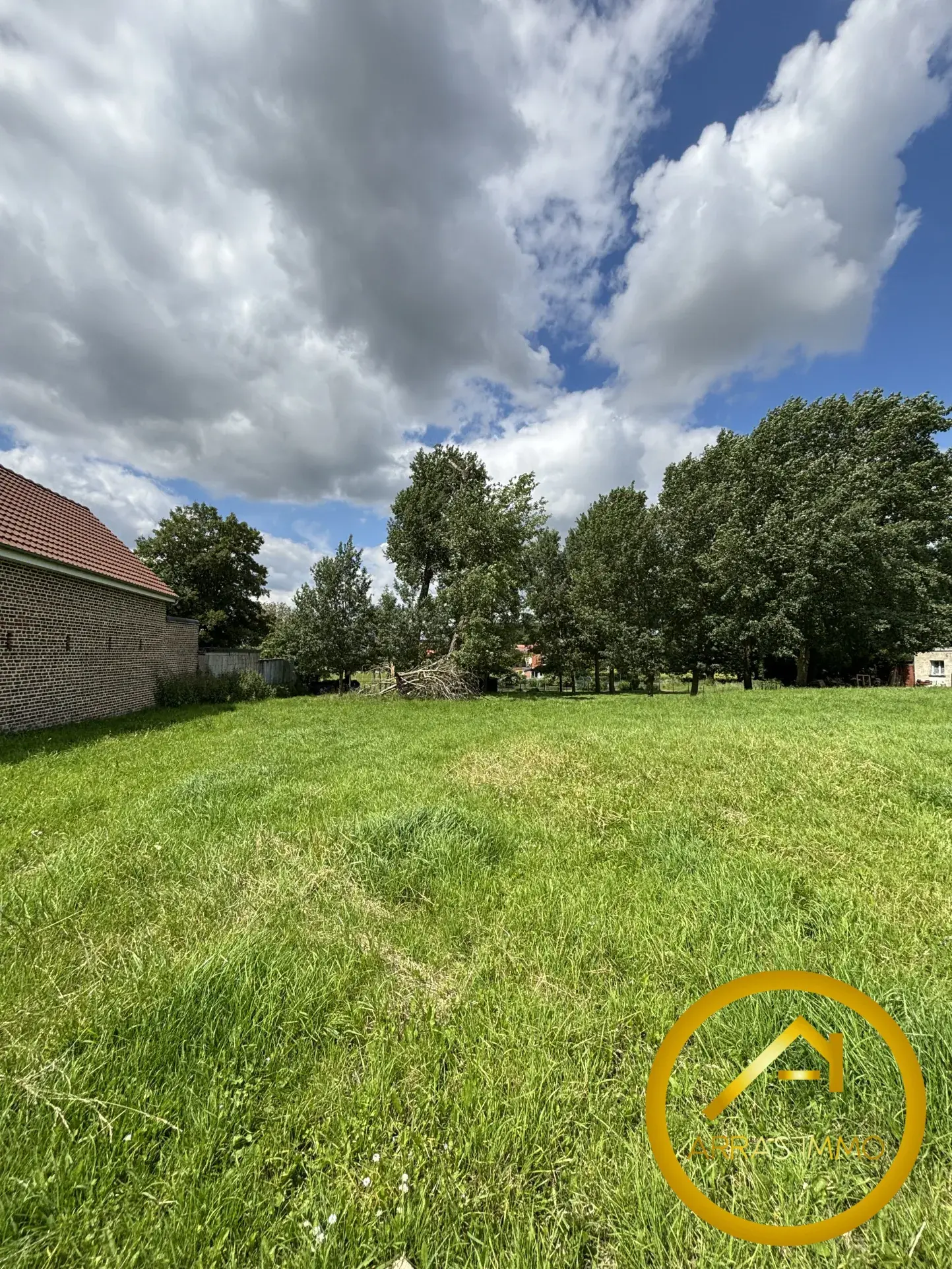 Terrain constructible de 3 094 m² à Hénin-sur-Cojeul, proche d'Arras 