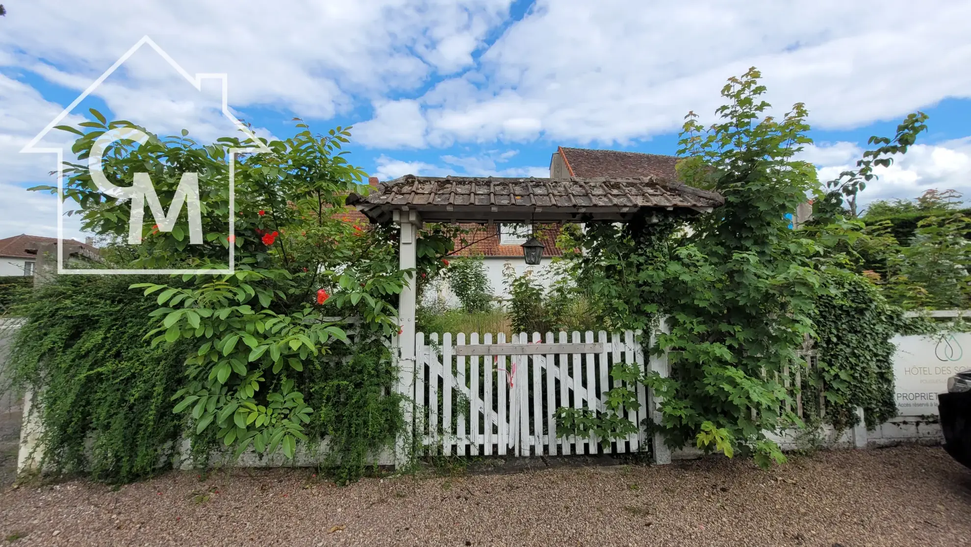 Maison spacieuse de 158 m² avec jardin, garage et dépendances à Pougues-les-Eaux 