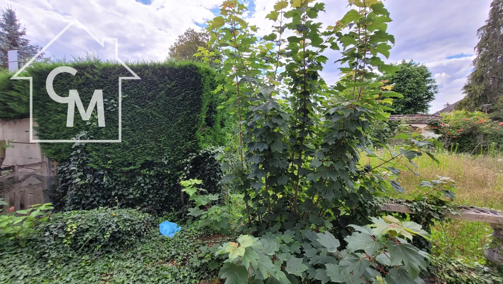 Maison spacieuse de 158 m² avec jardin, garage et dépendances à Pougues-les-Eaux 