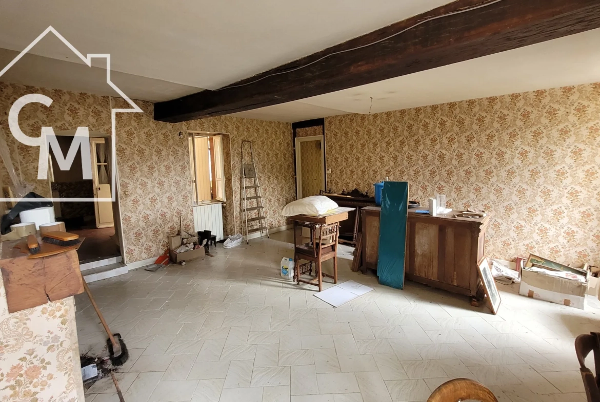 Maison spacieuse de 158 m² avec jardin, garage et dépendances à Pougues-les-Eaux 