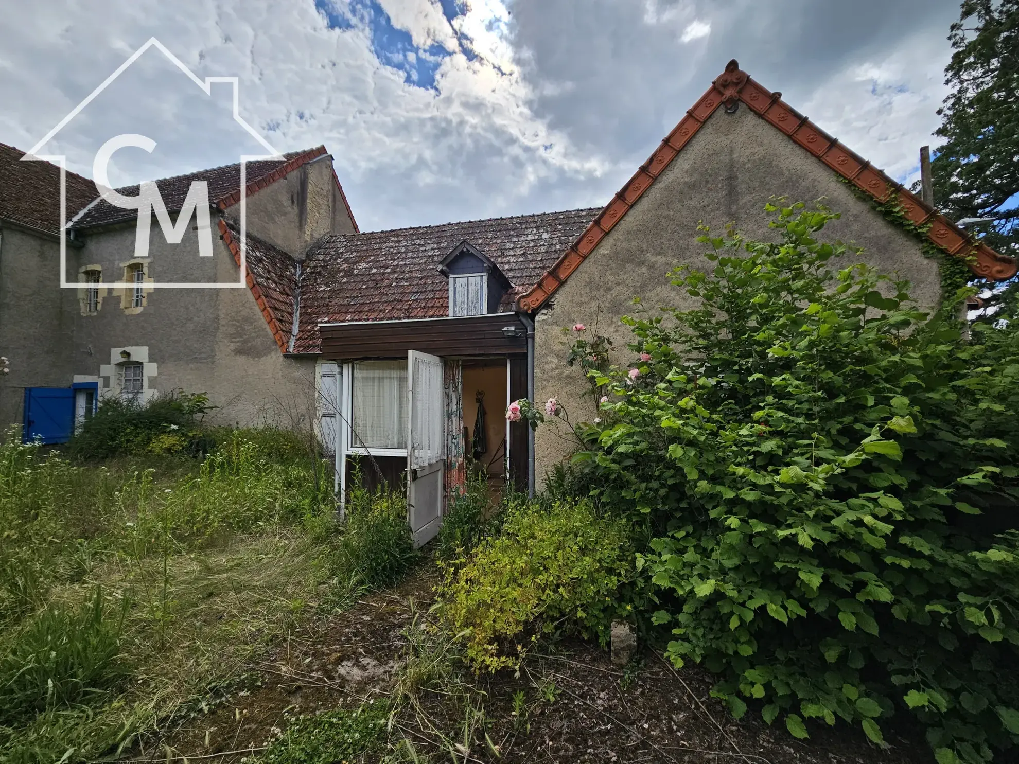 Maison spacieuse de 158 m² avec jardin, garage et dépendances à Pougues-les-Eaux 