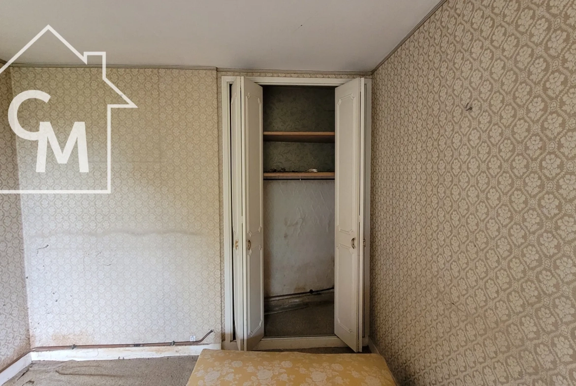 Maison spacieuse de 158 m² avec jardin, garage et dépendances à Pougues-les-Eaux 