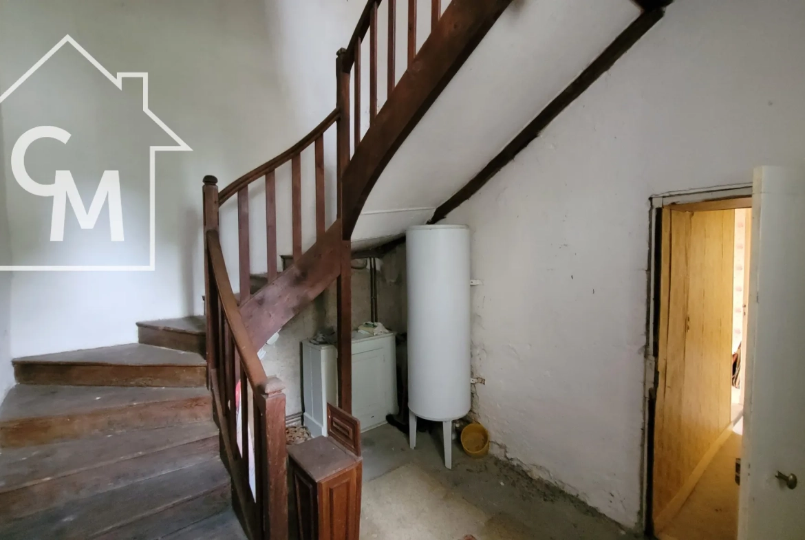 Maison spacieuse de 158 m² avec jardin, garage et dépendances à Pougues-les-Eaux 