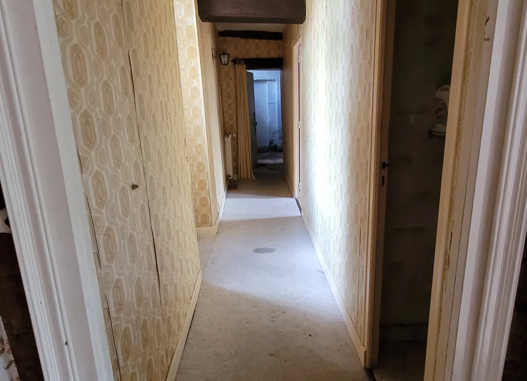 Maison spacieuse de 158 m² avec jardin, garage et dépendances à Pougues-les-Eaux 