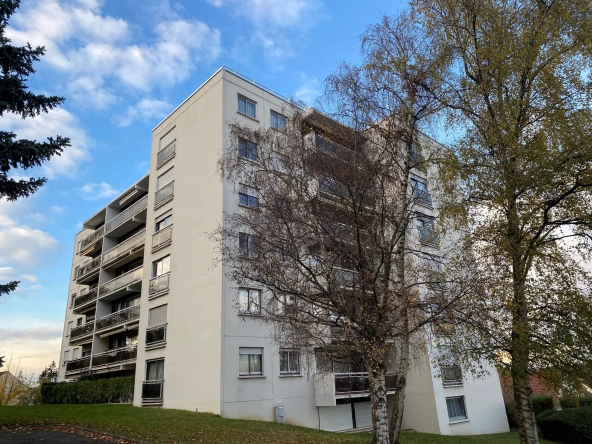 Appartement 3 pièces de 69 m² à Viry-Châtillon avec balcon, cave et parking sécurisé