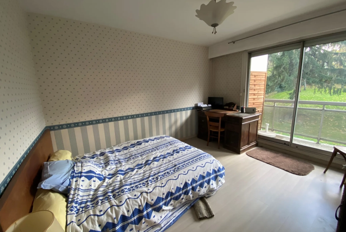 Appartement 3 pièces de 69 m² à Viry-Châtillon avec balcon, cave et parking sécurisé 