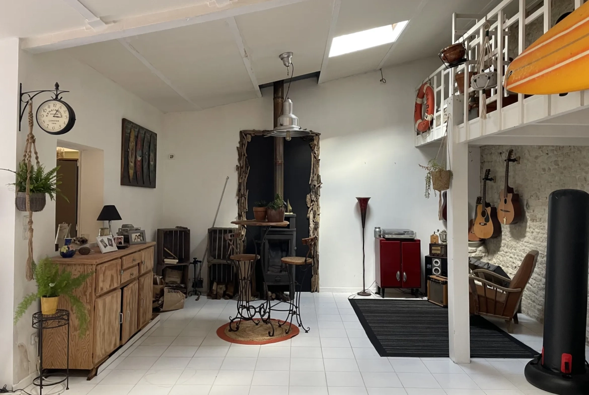 Charmante maison de caractère à Saint Médard d'Aunis avec jardin arboré 