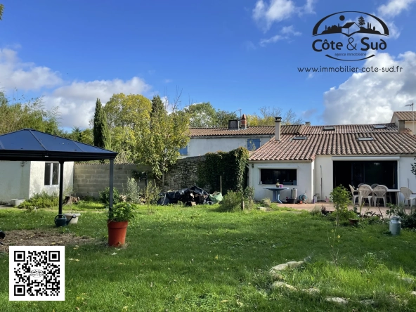 Charmante maison de caractère à Saint Médard d'Aunis avec jardin arboré