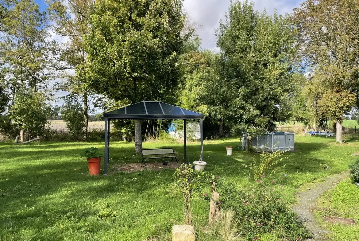 Charmante maison de caractère à Saint Médard d'Aunis avec jardin arboré 
