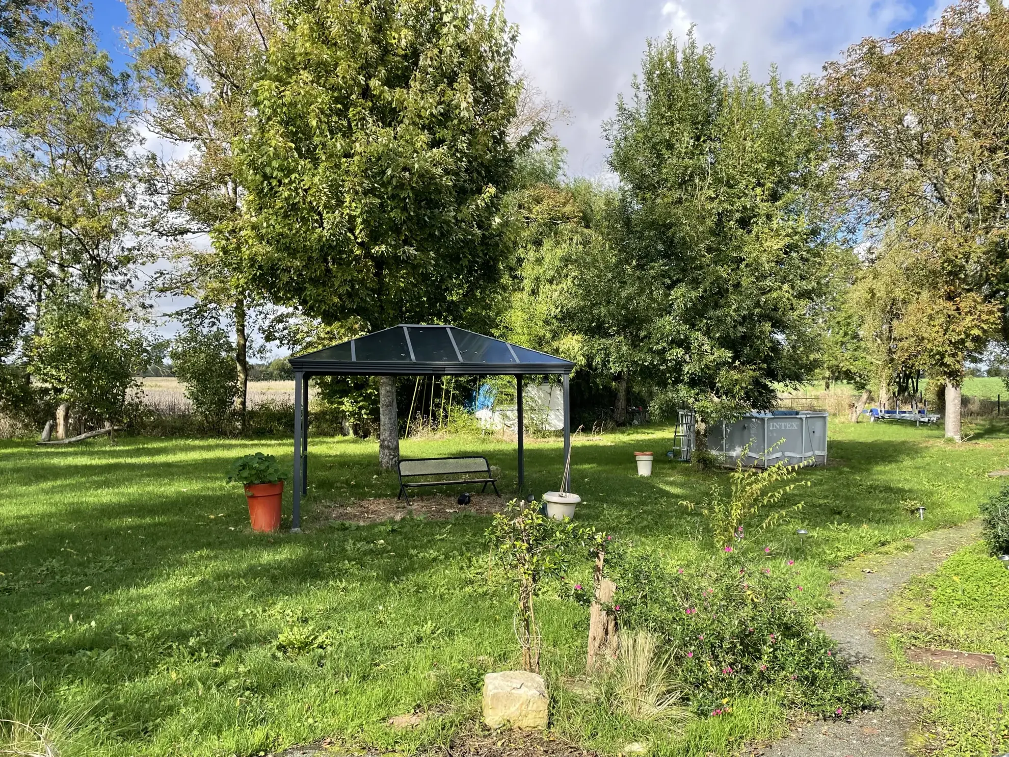 Charmante maison de caractère à Saint Médard d'Aunis avec jardin arboré 