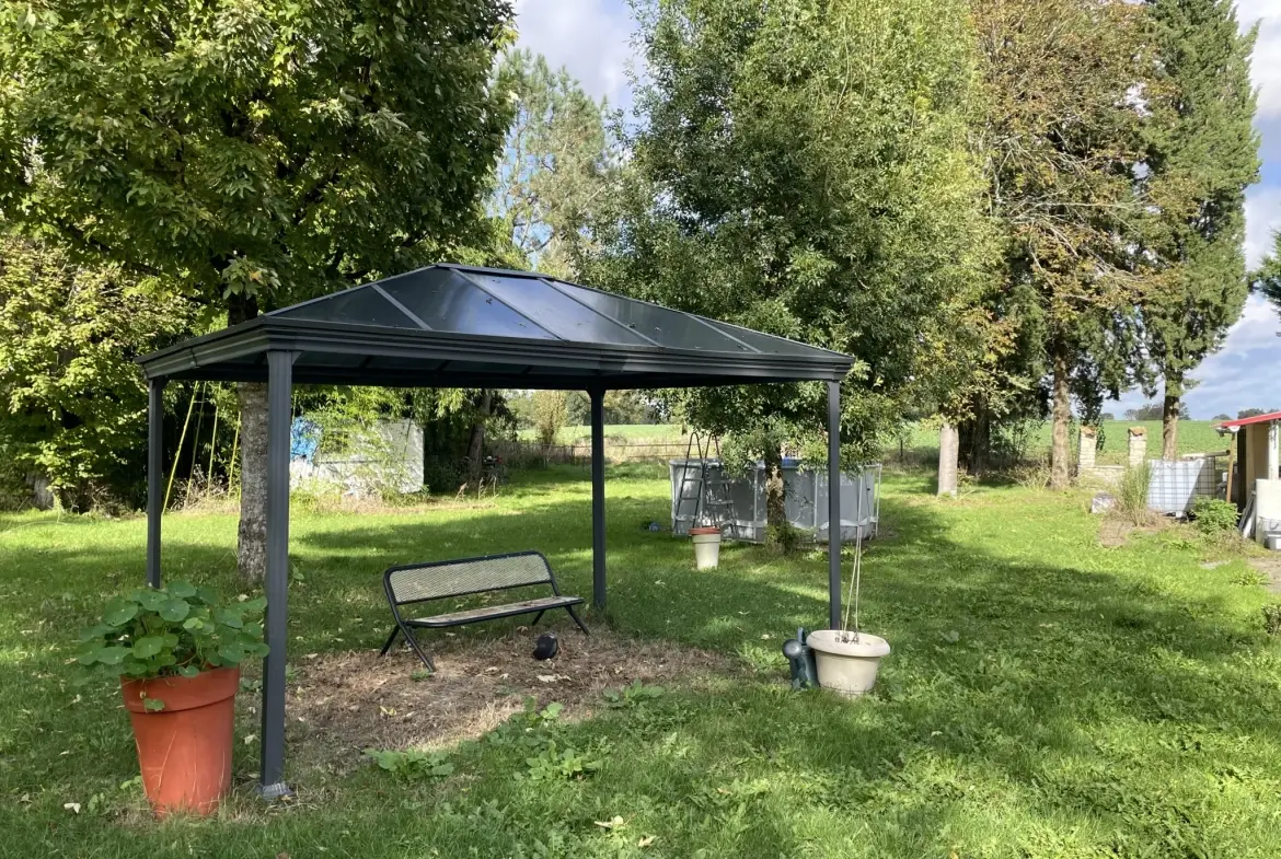 Charmante maison de caractère à Saint Médard d'Aunis avec jardin arboré 