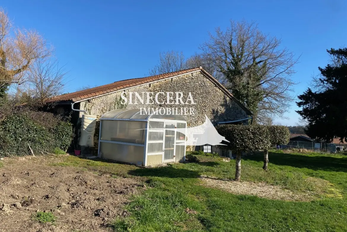 A vendre belle grange en pierre habitable avec terrain à Saint-Aquilin 24110 