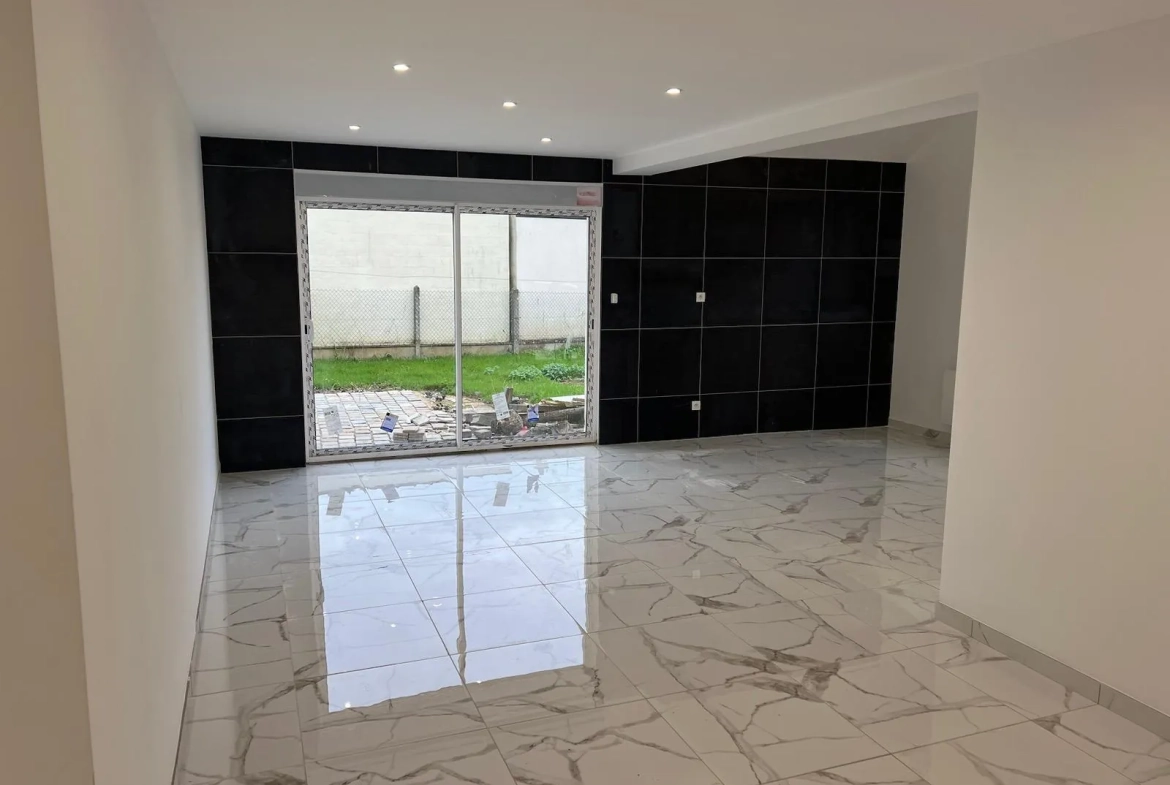 Maison à vendre de 103,84 m² à Saint-Germain-du-Corbeïs - Plain-pied avec 3 chambres 