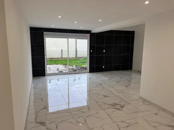 Maison à vendre de 103,84 m² à Saint-Germain-du-Corbeïs - Plain-pied avec 3 chambres 
