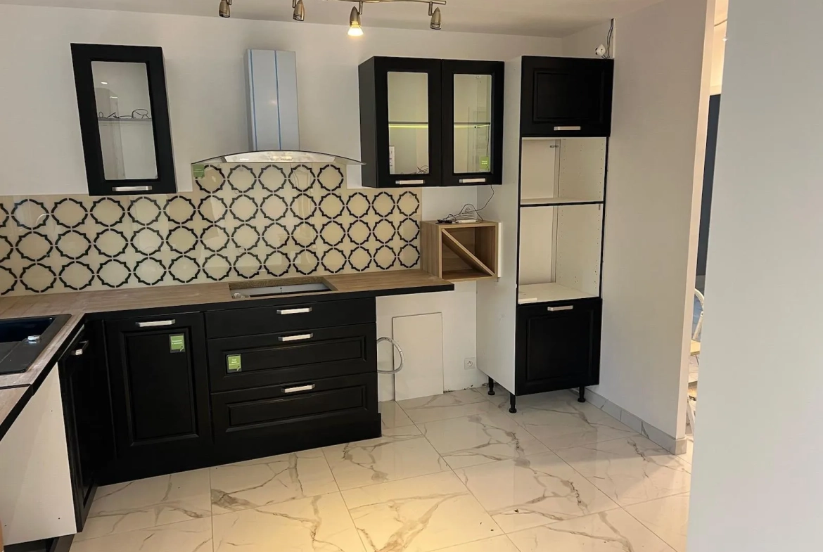 Maison à vendre de 103,84 m² à Saint-Germain-du-Corbeïs - Plain-pied avec 3 chambres 