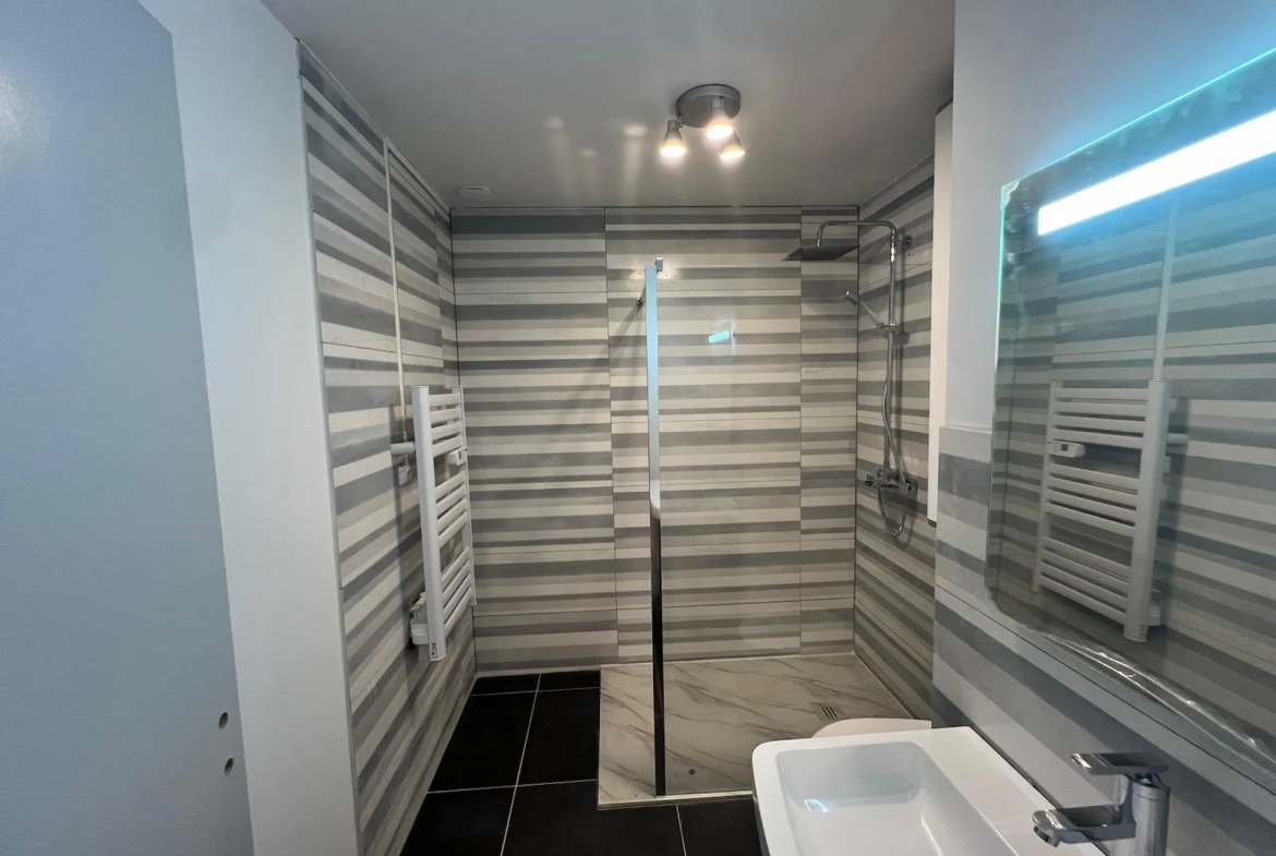 Maison à vendre de 103,84 m² à Saint-Germain-du-Corbeïs - Plain-pied avec 3 chambres 