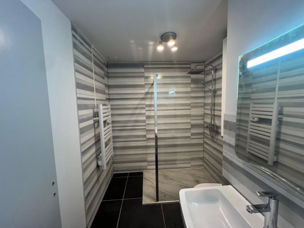 Maison à vendre de 103,84 m² à Saint-Germain-du-Corbeïs - Plain-pied avec 3 chambres 