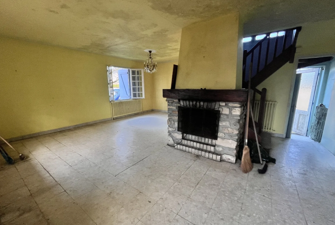 Belle maison à rénover à Oysonville, proche Paris et Etampes, avec jardin et garage 