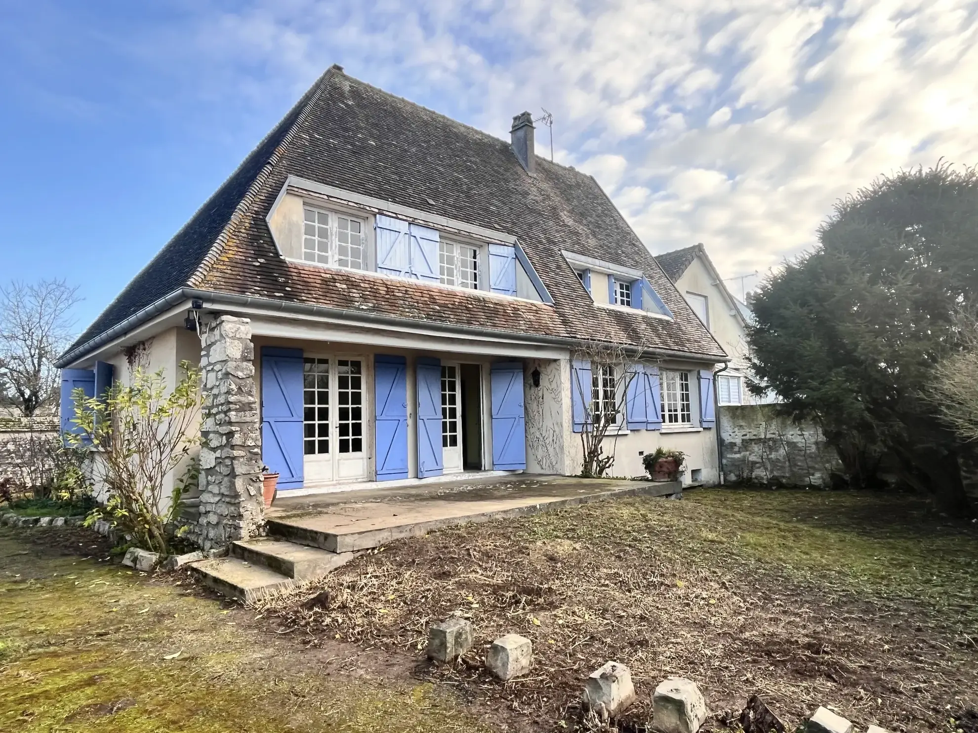 Belle maison à rénover à Oysonville, proche Paris et Etampes, avec jardin et garage 