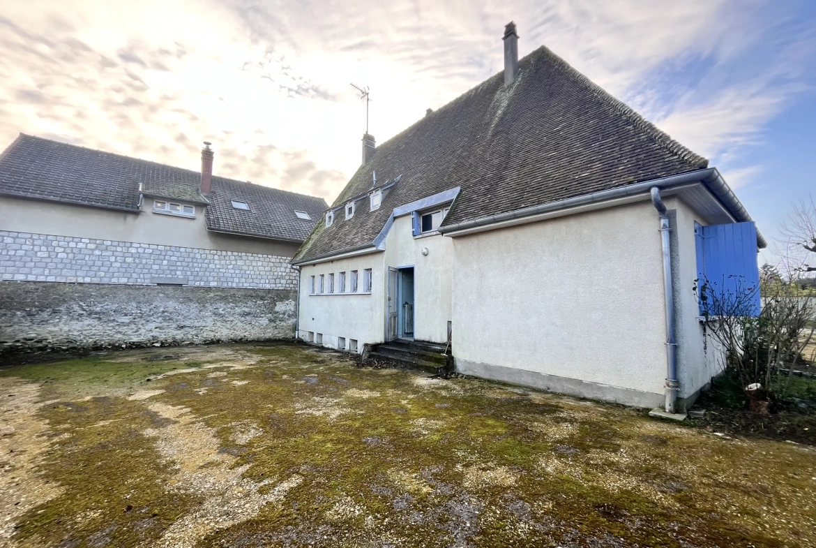 Belle maison à rénover à Oysonville, proche Paris et Etampes, avec jardin et garage 