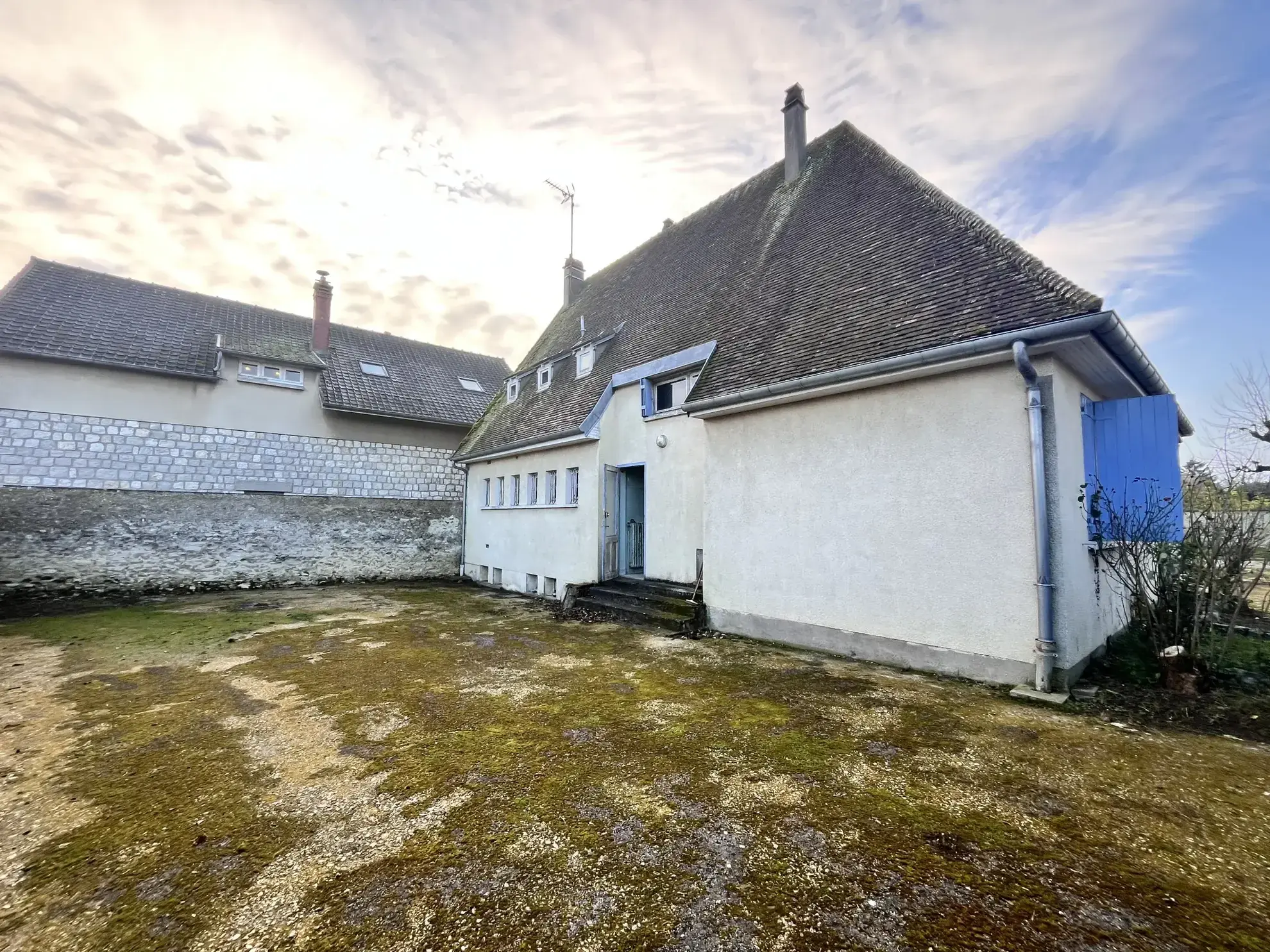 Belle maison à rénover à Oysonville, proche Paris et Etampes, avec jardin et garage 