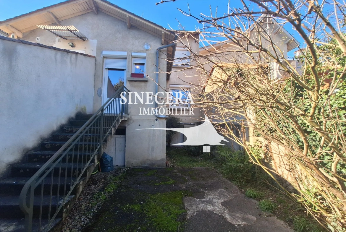 Maison de ville à Bergerac avec jardin, 3 chambres, idéale pour investissement locatif 