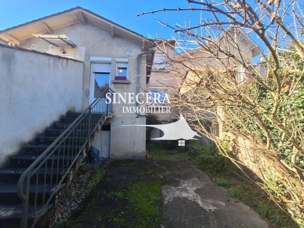 Maison de ville à Bergerac avec jardin, 3 chambres, idéale pour investissement locatif 