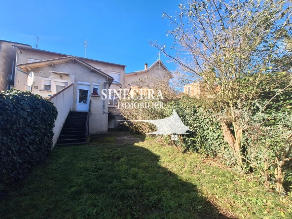 Maison de ville à Bergerac avec jardin, 3 chambres, idéale pour investissement locatif 