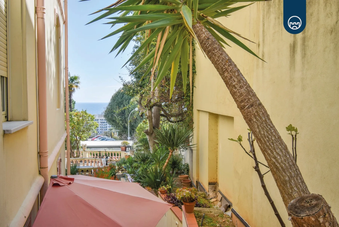 Appartement 2 pièces à Nice Saint Philippe avec terrasse et vue mer 