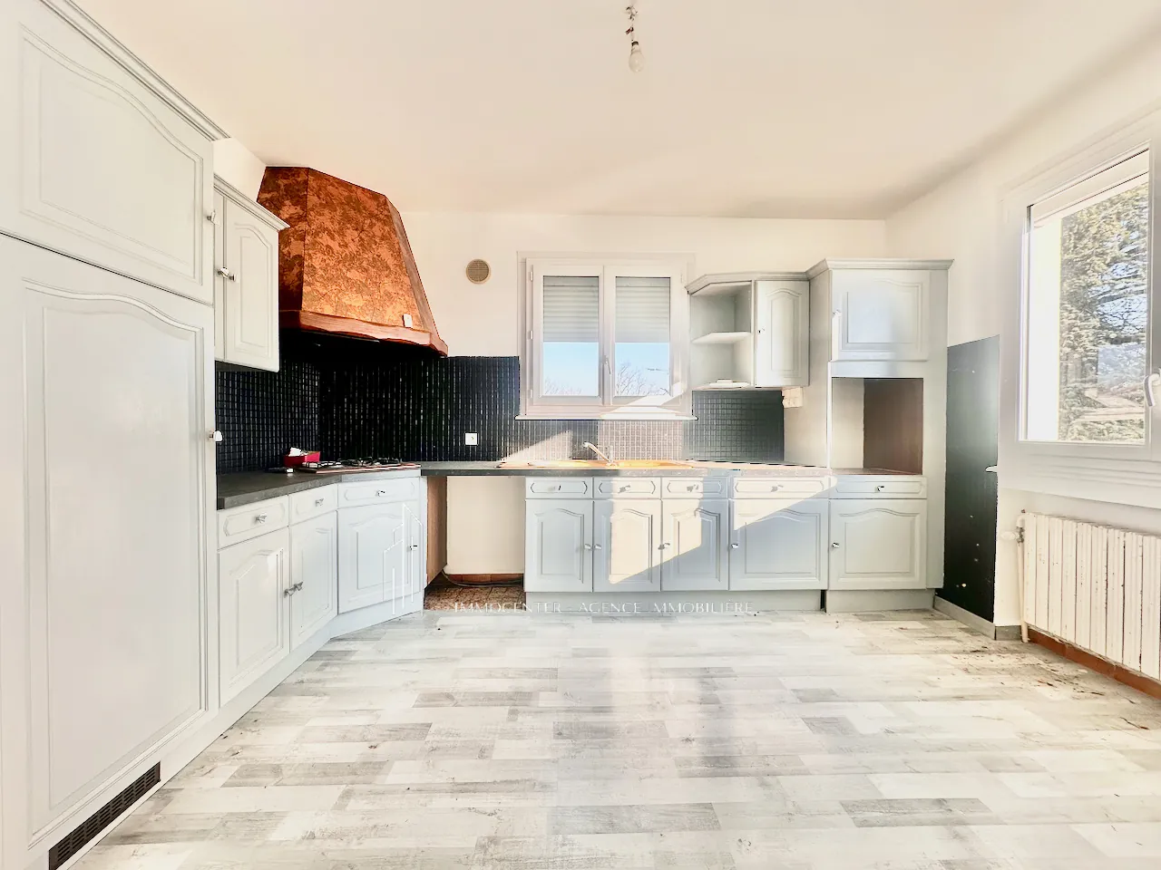 Maison de 100 m² avec grand terrain à Clonas-sur-Vareze - Opportunité à saisir 