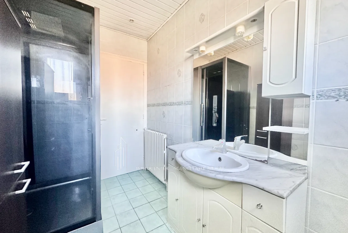 Maison de 100 m² avec grand terrain à Clonas-sur-Vareze - Opportunité à saisir 