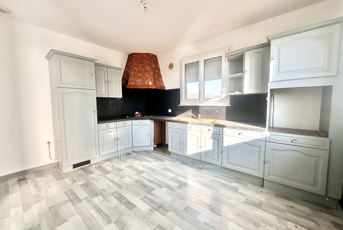 Maison de 100 m² avec grand terrain à Clonas-sur-Vareze - Opportunité à saisir 