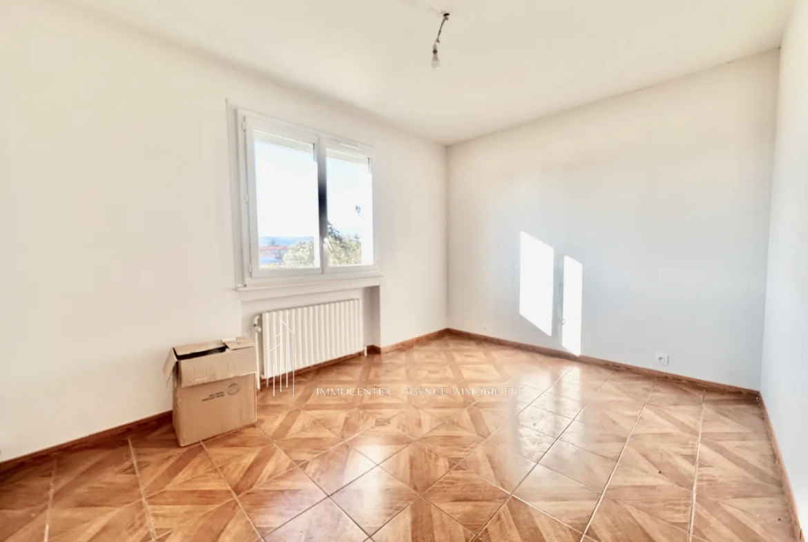 Maison de 100 m² avec grand terrain à Clonas-sur-Vareze - Opportunité à saisir 