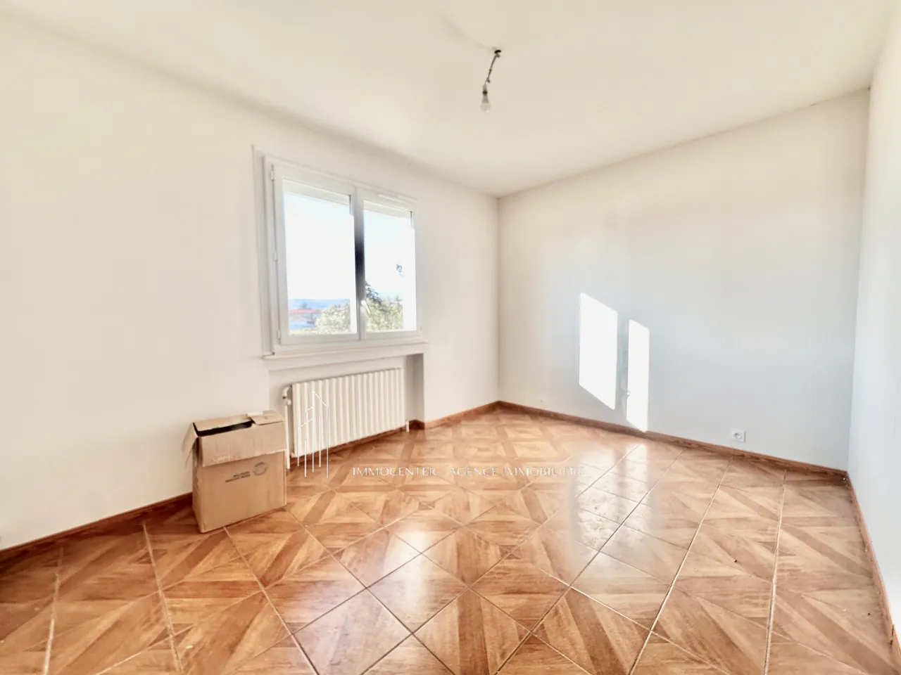 Maison de 100 m² avec grand terrain à Clonas-sur-Vareze - Opportunité à saisir 