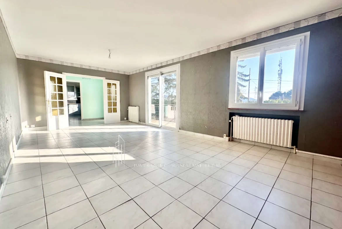 Maison de 100 m² avec grand terrain à Clonas-sur-Vareze - Opportunité à saisir 