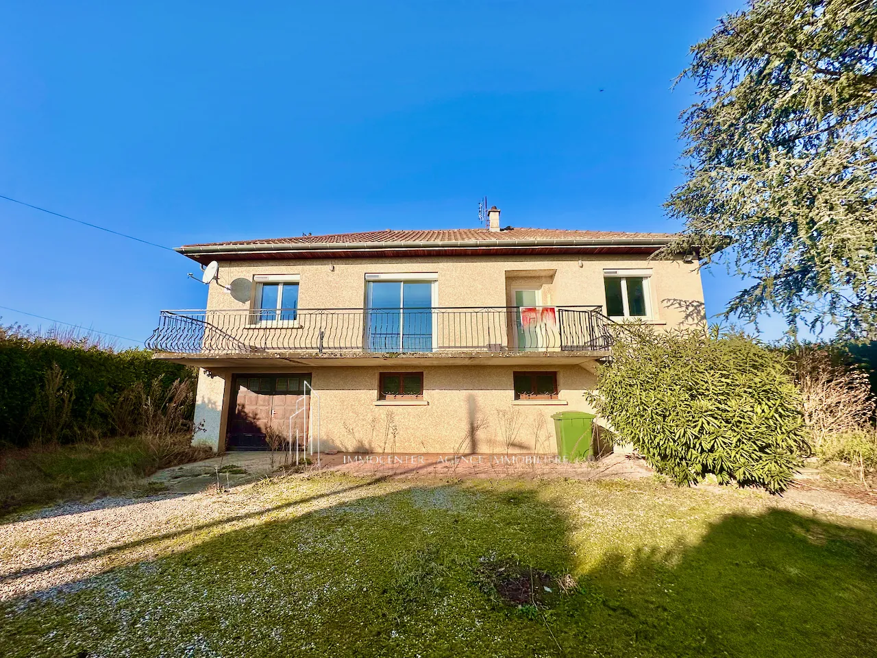 Maison de 100 m² avec grand terrain à Clonas-sur-Vareze - Opportunité à saisir 