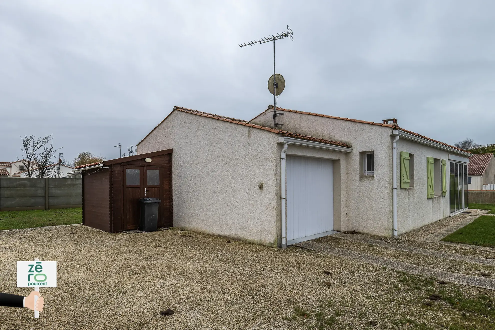 Charmant pavillon à vendre à L’Aiguillon, 2 chambres, véranda, garage et terrain clos en Vendée 