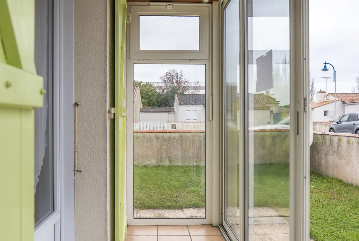Charmant pavillon à vendre à L’Aiguillon, 2 chambres, véranda, garage et terrain clos en Vendée 