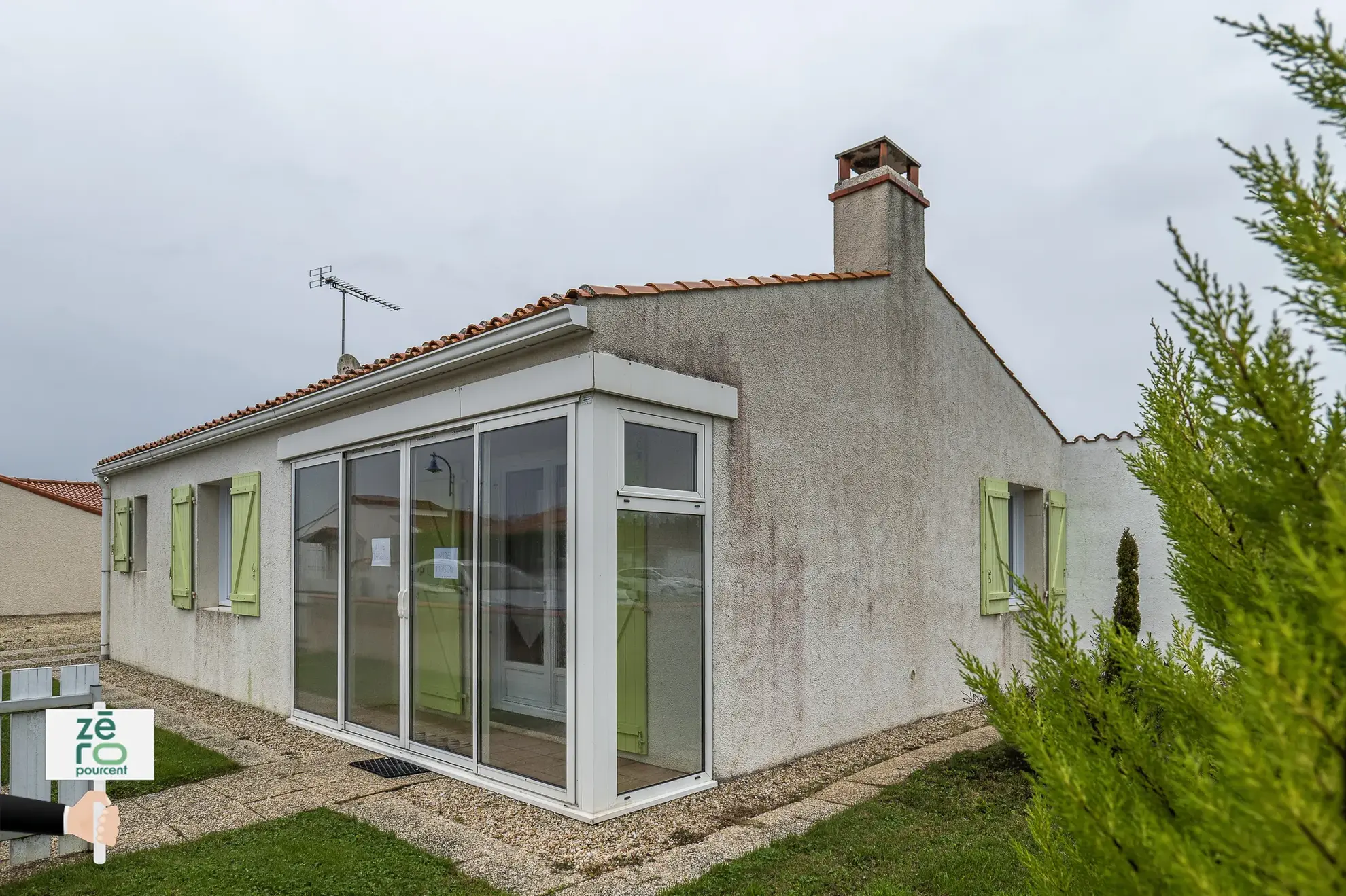Charmant pavillon à vendre à L’Aiguillon, 2 chambres, véranda, garage et terrain clos en Vendée 