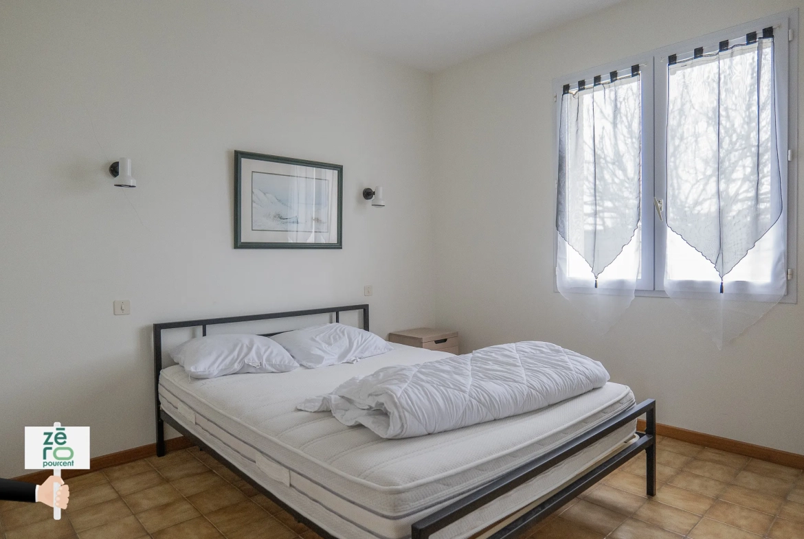 Charmant pavillon à vendre à L’Aiguillon, 2 chambres, véranda, garage et terrain clos en Vendée 