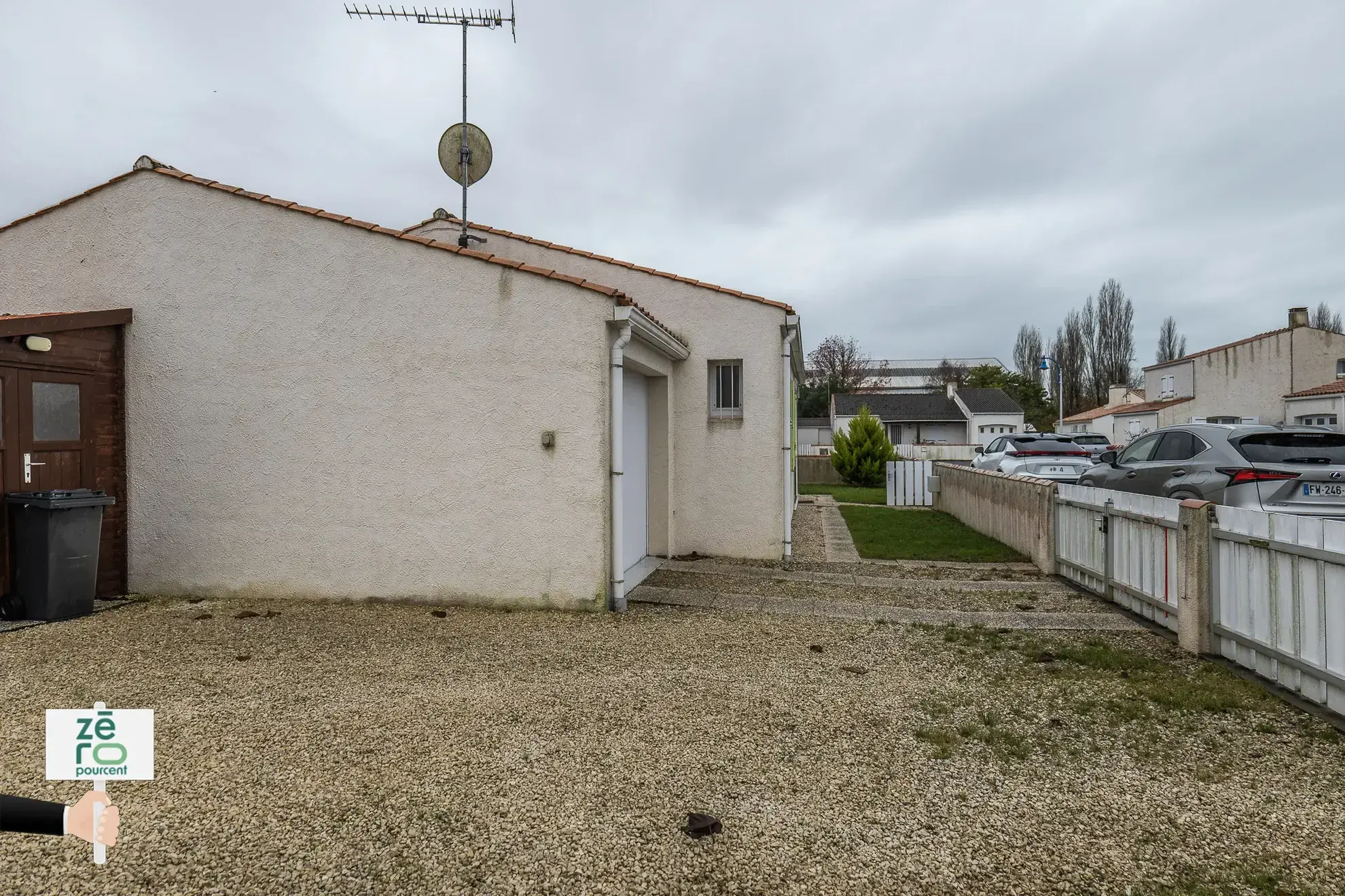 Charmant pavillon à vendre à L’Aiguillon, 2 chambres, véranda, garage et terrain clos en Vendée 