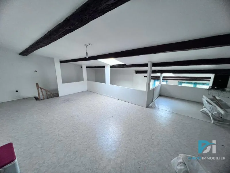 Grande maison de village à Bessan avec potentiel d'aménagement et terrasse 