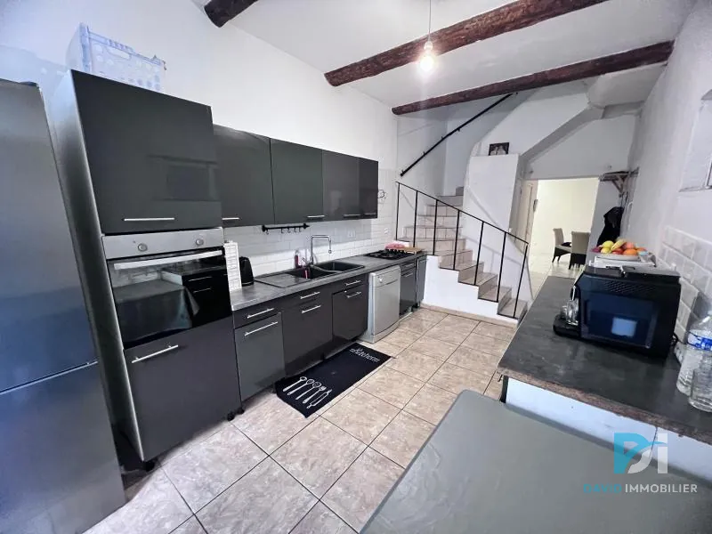 Grande maison de village à Bessan avec potentiel d'aménagement et terrasse 