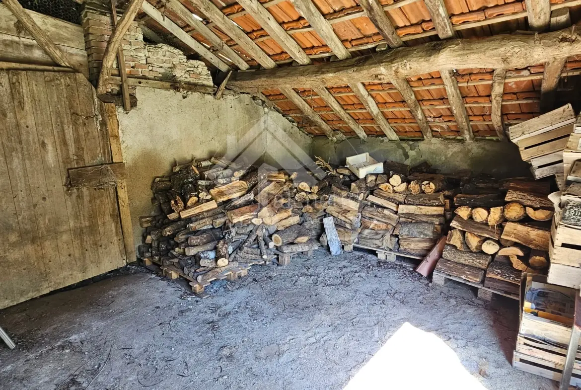 Longère de 190 m² avec grand terrain à Jaligny-sur-Besbre, Allier 